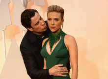 John Travolta’s weird kiss on Scarlett Johansson creeped everyone out at the Oscars